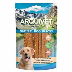 Paquete de 100g de Arquivet Natural Dog Snacks, deliciosos snacks de salmón para perros con piel.