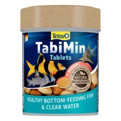 Envase principal del alimento en tabletas Tetra TabiMin para peces de fondo saludables y agua clara en el acuario.