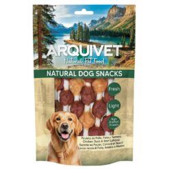 Arquivet Piruleta de pollo, pato y ternera para perros. Bolsa de chuches para perros naturales con un golden retriever sonriendo y montañas al fondo.