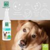 Limpiador facial para perros Menforsan con aloe vera junto a un perro labrador. Fórmula suave sin agua para todas las razas.