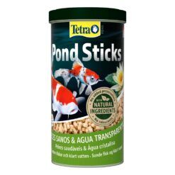Envase frontal del alimento Tetra Pond Sticks para peces sanos y agua transparente, con ingredientes naturales.